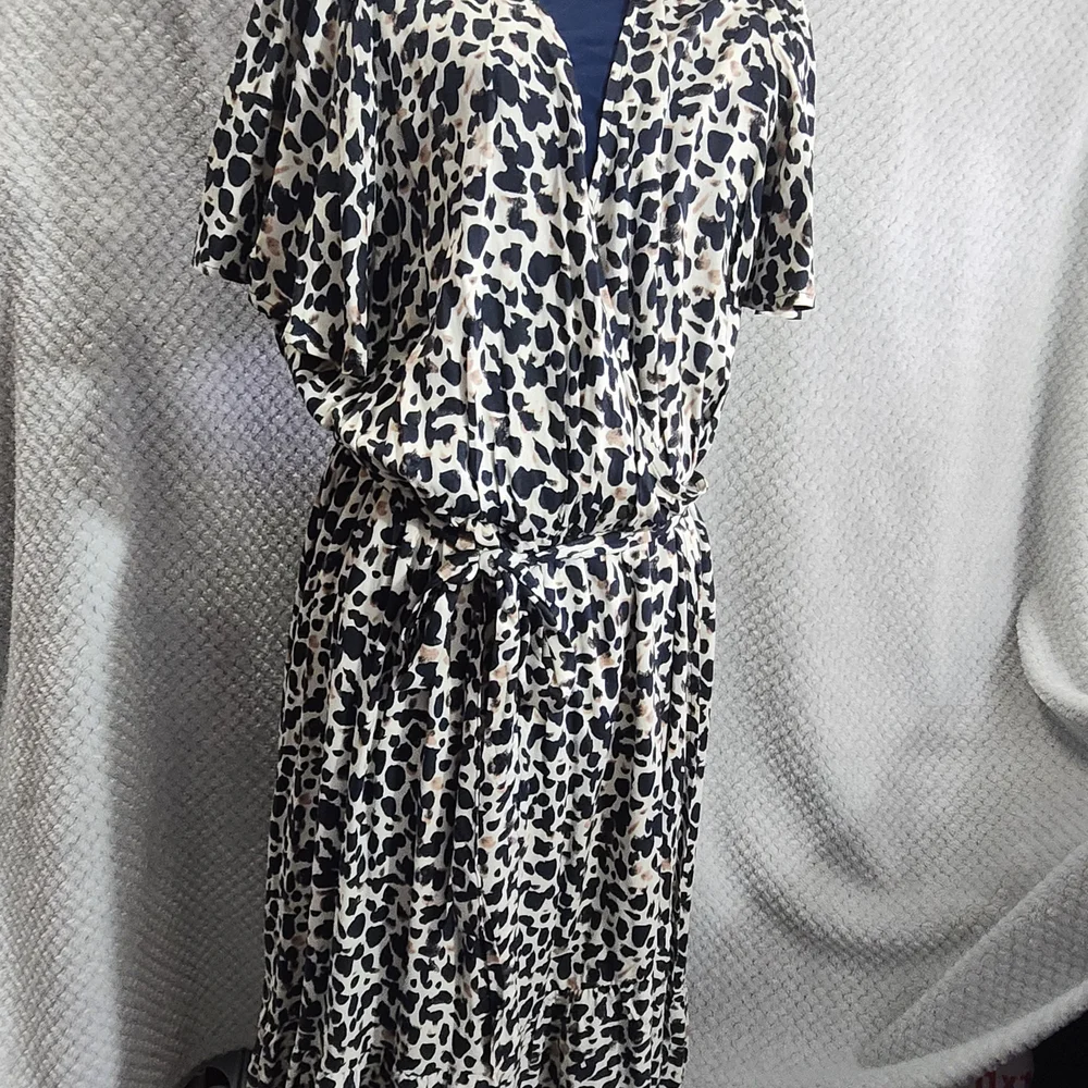 Leopard Print Wrap Dress - Picture 2 of 7